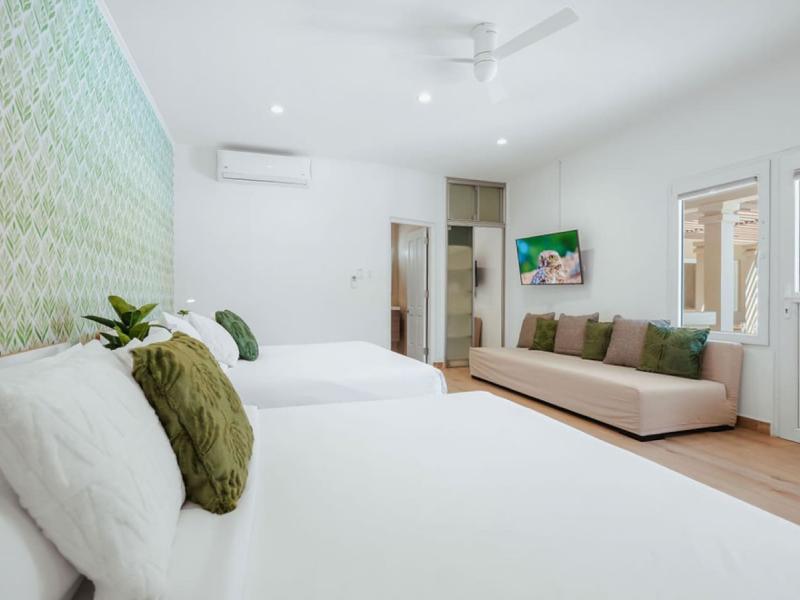 Catalina Beach House ,   