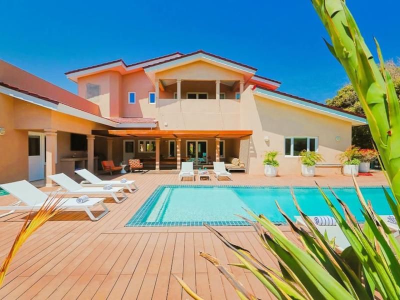 Catalina Beach House ,   