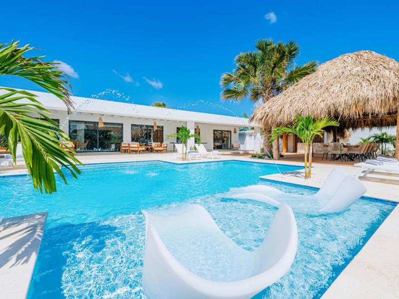 Conch Beach Villa ,   