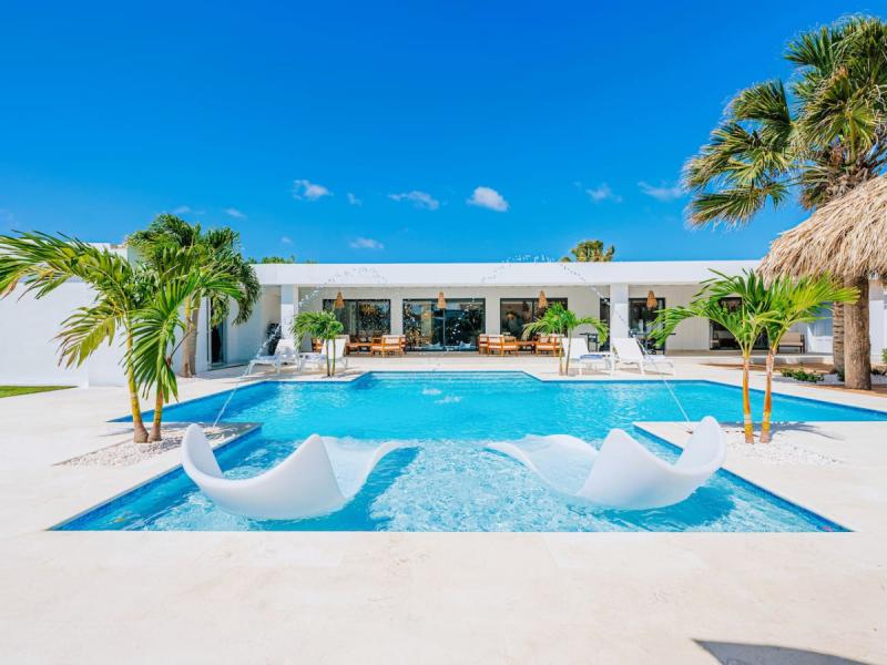 Conch Beach Villa ,   