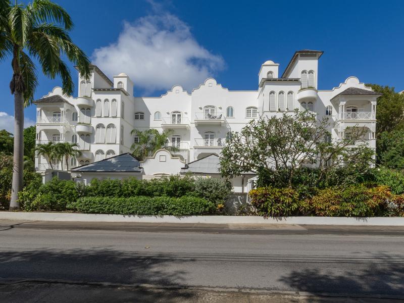 Old Trees Sea Breeze 204  , Beachfront villas Barbados , Old Trees , Paynes Bay , St James , West Coast Barbados  