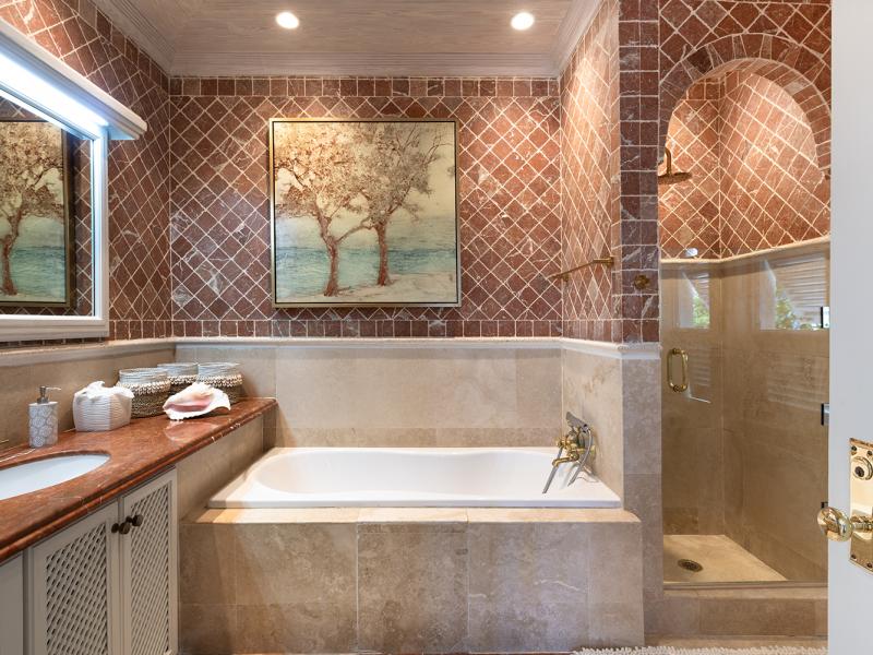 Old Trees Sea Breeze 204  , Beachfront villas Barbados , Old Trees , Paynes Bay , St James , West Coast Barbados  