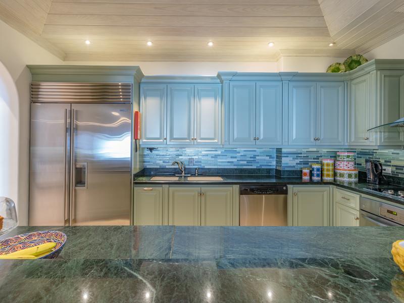 Old Trees Sea Breeze 204  , Beachfront villas Barbados , Old Trees , Paynes Bay , St James , West Coast Barbados  