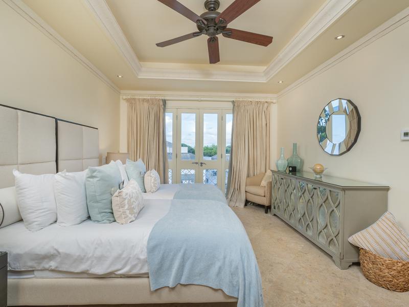 Smugglers Cove Penthouse Apartment 7 , Beachfront villas Barbados , Paynes Bay , St James , West Coast Barbados  