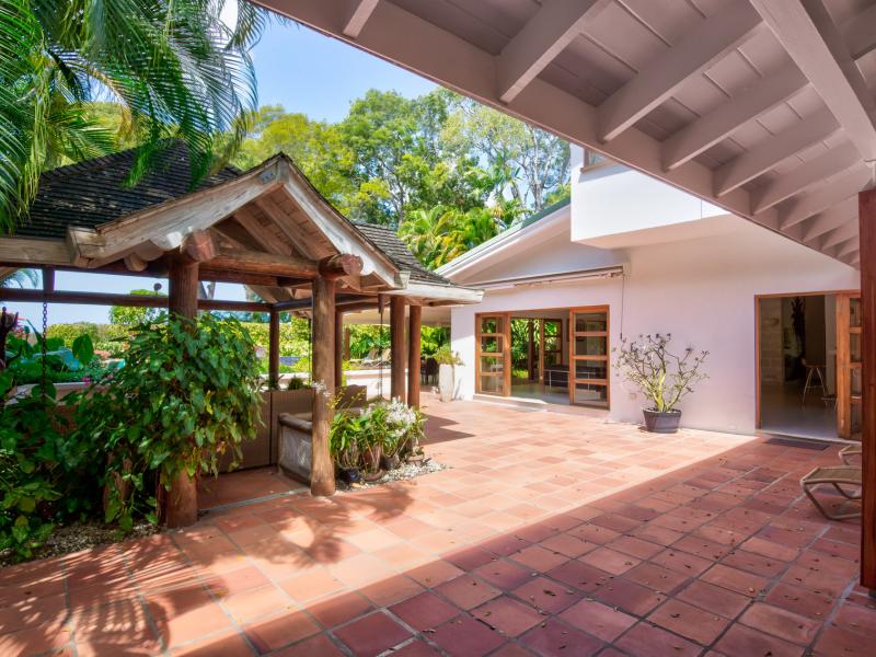 Thespina - Beachfront , St James  