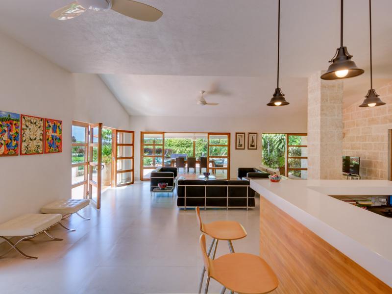 Thespina - Beachfront , St James  