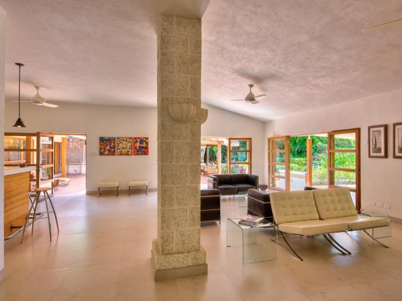 Thespina - Beachfront , St James  