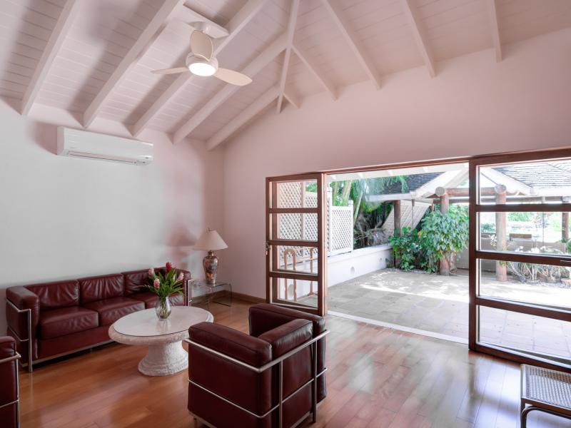 Thespina - Beachfront , St James  