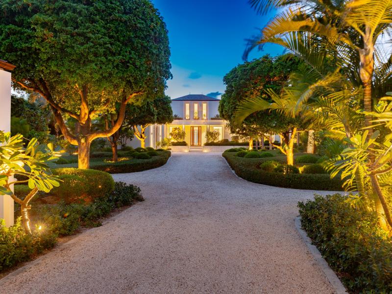 Emerald Pavilion - Beachfront , Grace Bay , Providenciales  