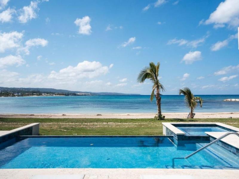 Endless - Palm Beach on Runaway Bay , Runaway Bay  