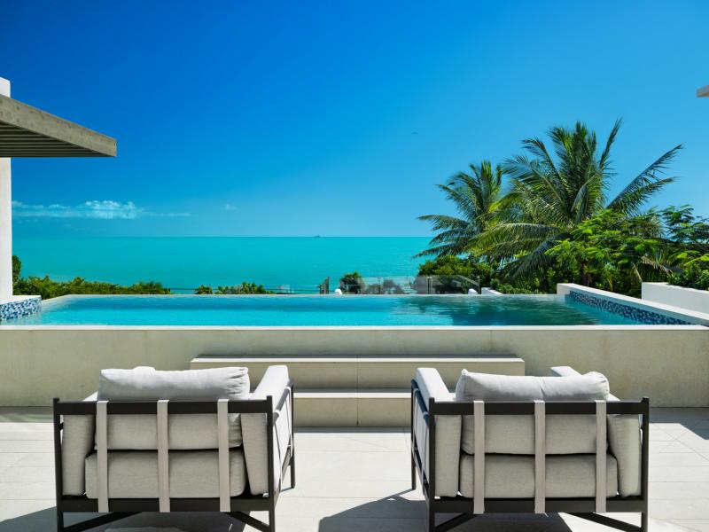 Goldfinger Villa - Beachfront , Long Bay  