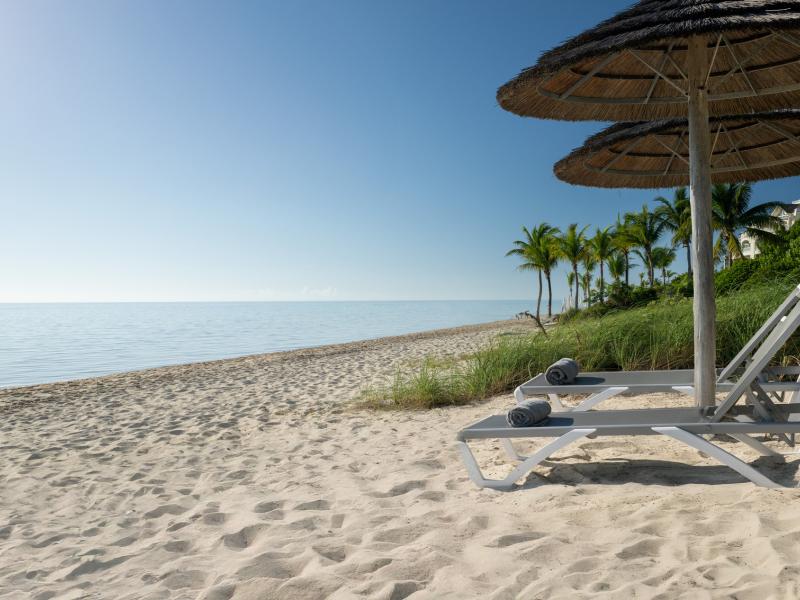 Goldfinger Villa - Beachfront , Long Bay  