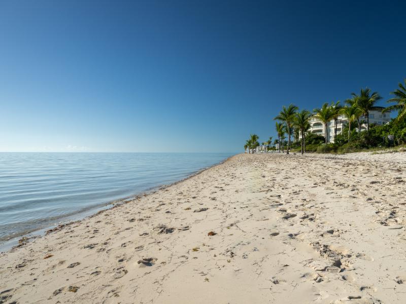 Goldfinger Villa - Beachfront , Long Bay  
