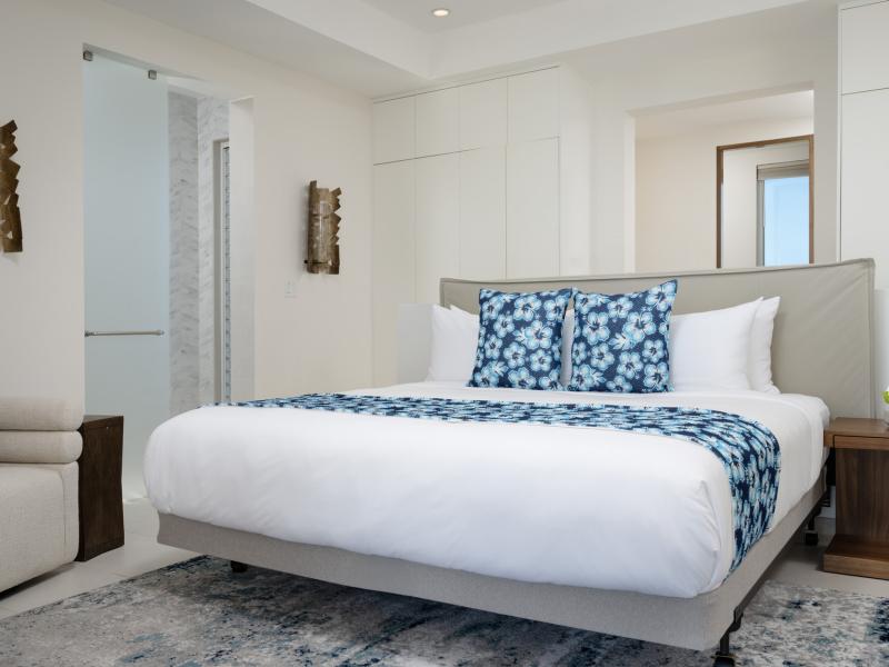 Goldfinger Villa - Beachfront , Long Bay  