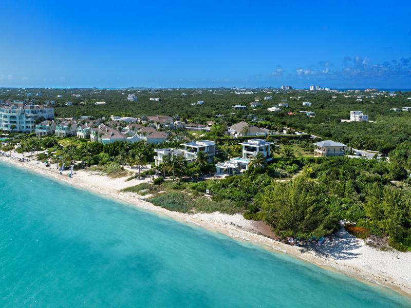 Goldfinger Villa - Beachfront , Long Bay  