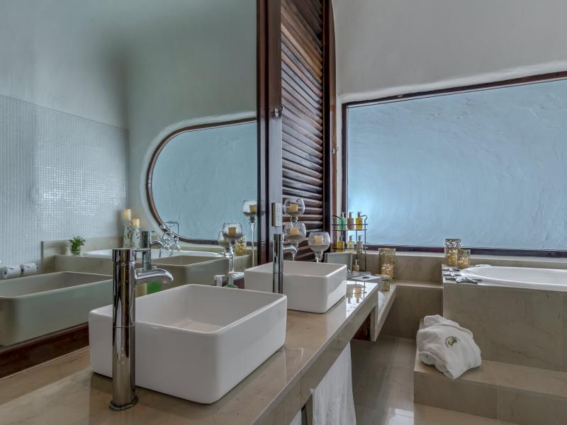 Mount Hartman Estate , L'Ance Aux Epines , Mount Hartman Bay  