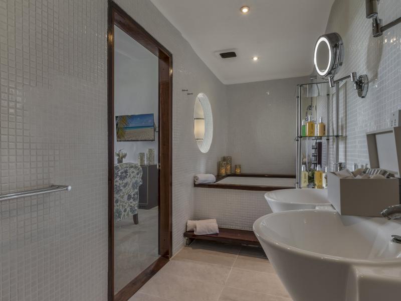 Mount Hartman Estate , L'Ance Aux Epines , Mount Hartman Bay  