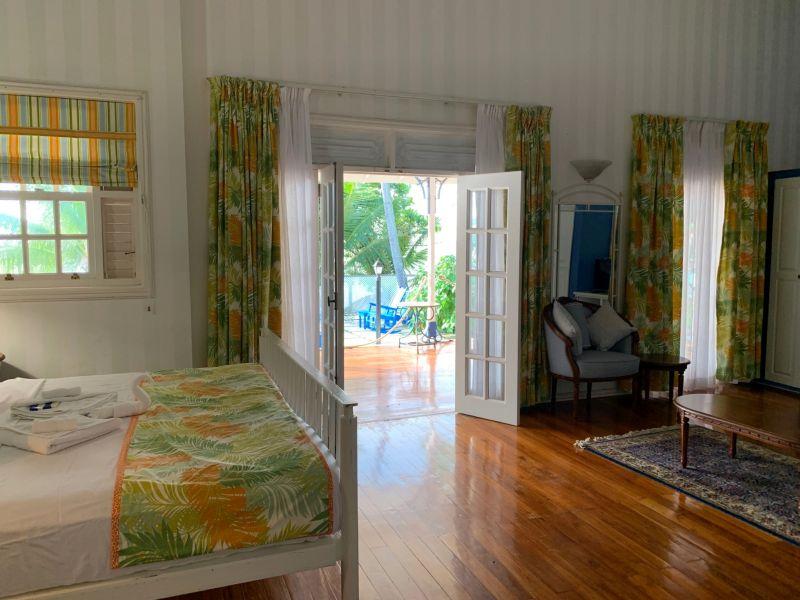 Villa Sapodilla , Mount Irvine  