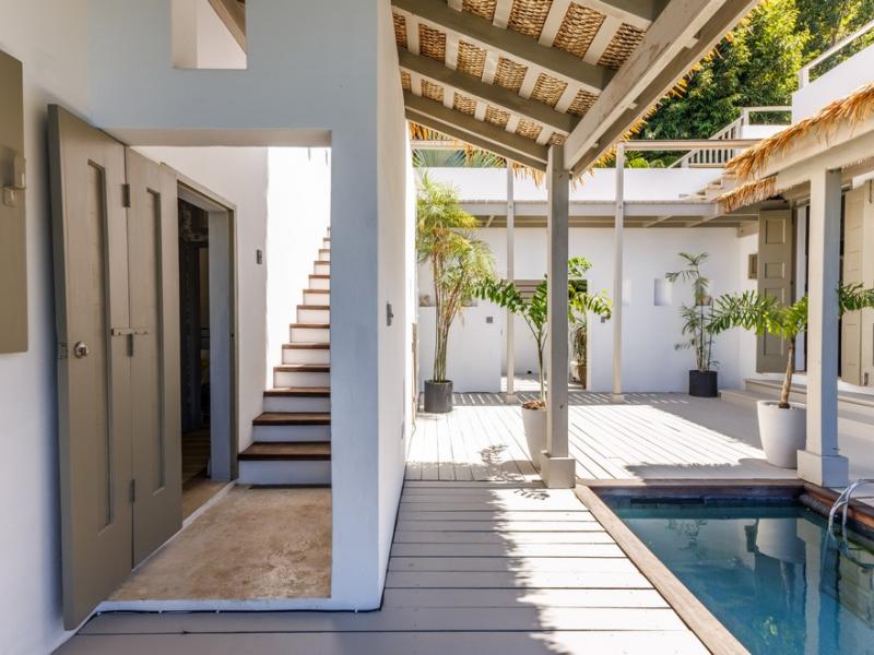 Nirvana. Tortola , Tortola  