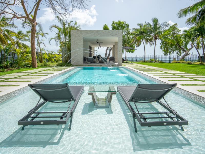 Villa Onyx , Beachfront villas Barbados , St Peter , West Coast Barbados  