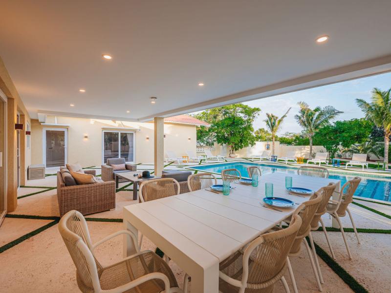 Pelican Beach Villa ,   