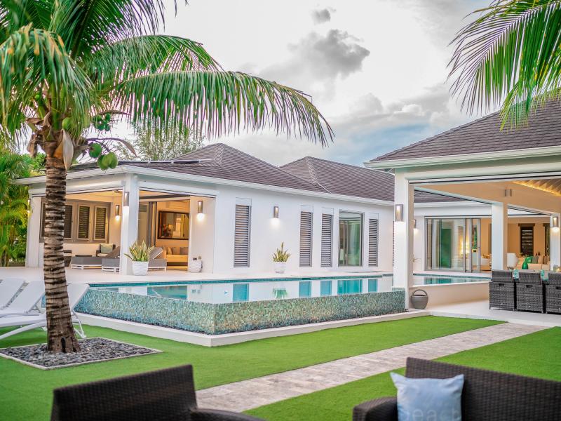 Jolly Beach House , Jolly Harbour  