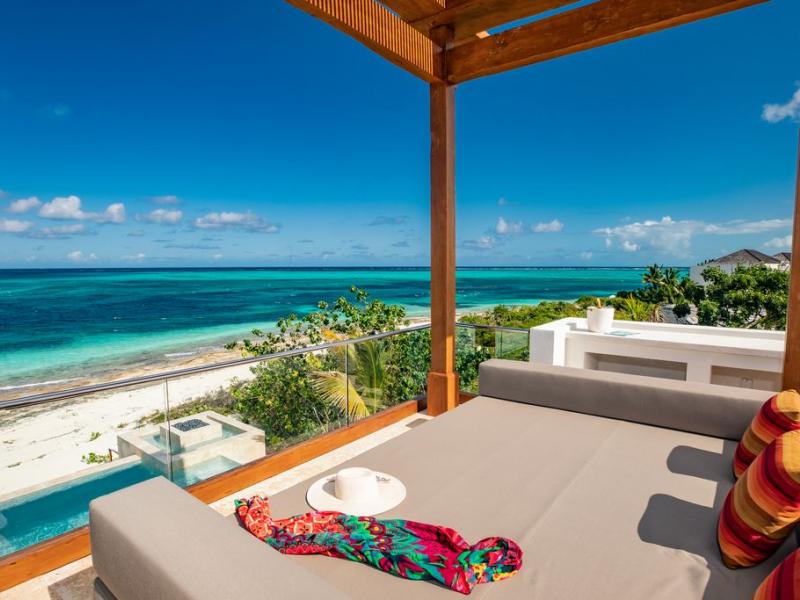 Beach Cake , Grace Bay , Turtle Cove  