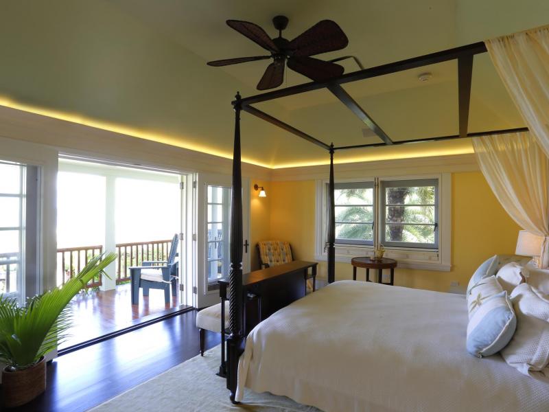 Villa Santosha , Long Bay  