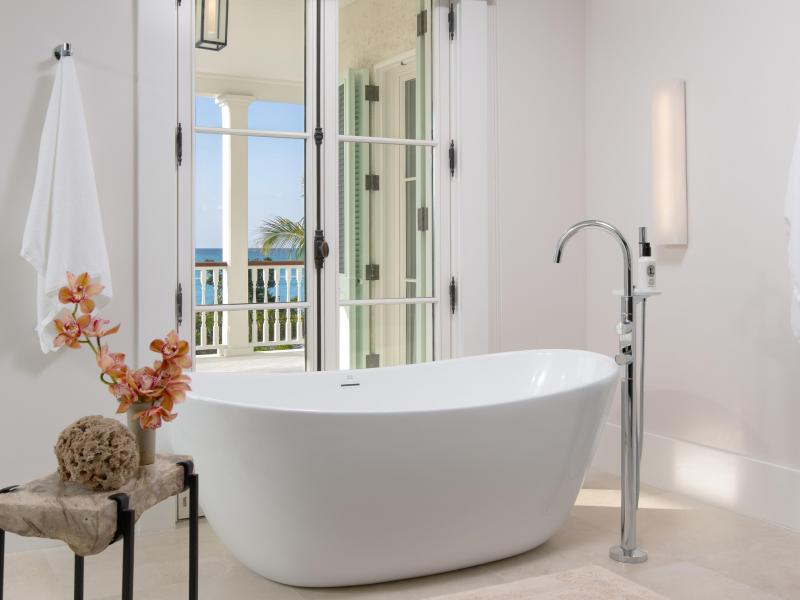 Sea Breeze - Beachfront , Grace Bay  