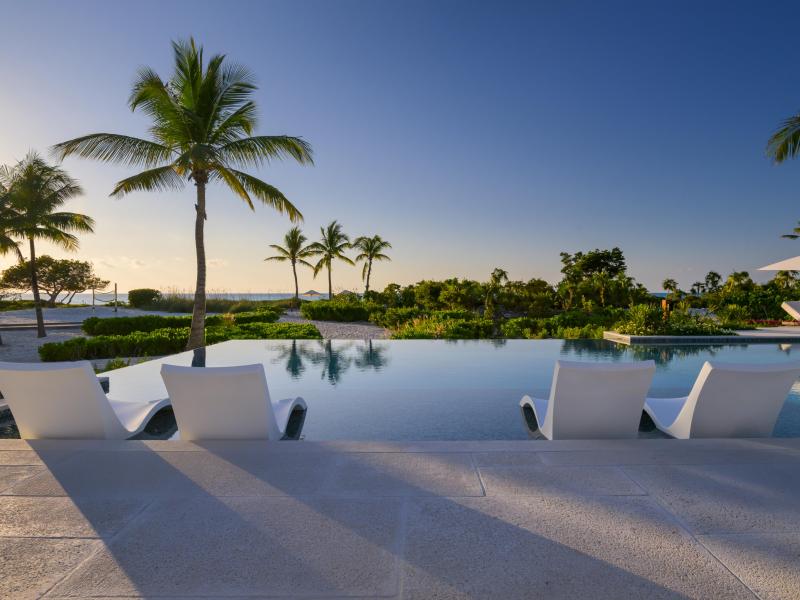 Sea Breeze - Beachfront , Grace Bay  