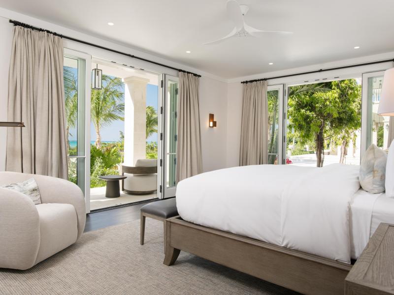 Sea Breeze - Beachfront , Grace Bay  