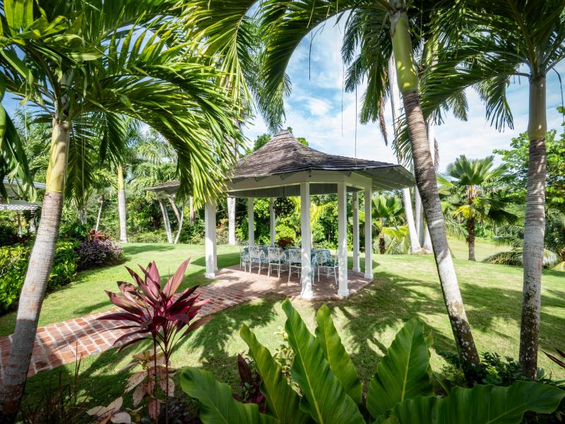 Ma’Moura , Montego Bay  