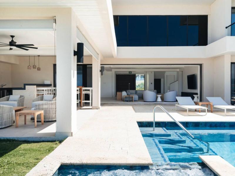 Villa Avalon Palm Beach on Runaway Bay , Runaway Bay  