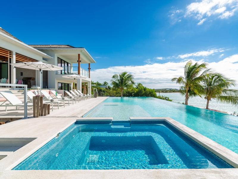 Bristol Breeze - Beachfront , Long Bay , Providenciales  