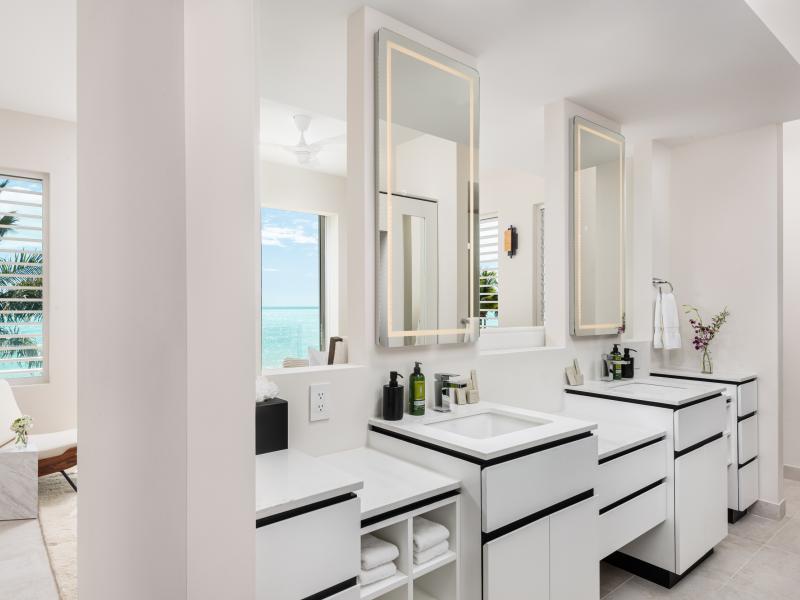 Blue Lagoon , Long Bay , Providenciales  