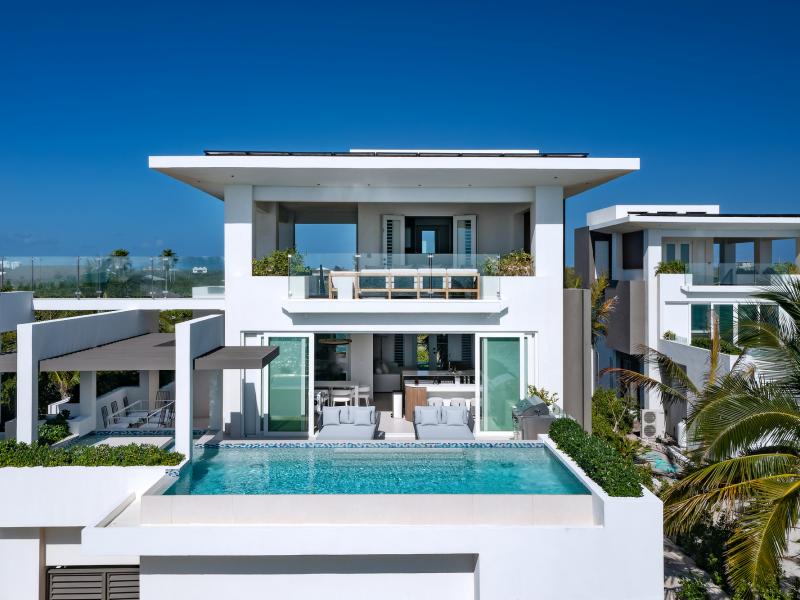 Blue Lagoon , Long Bay , Providenciales  