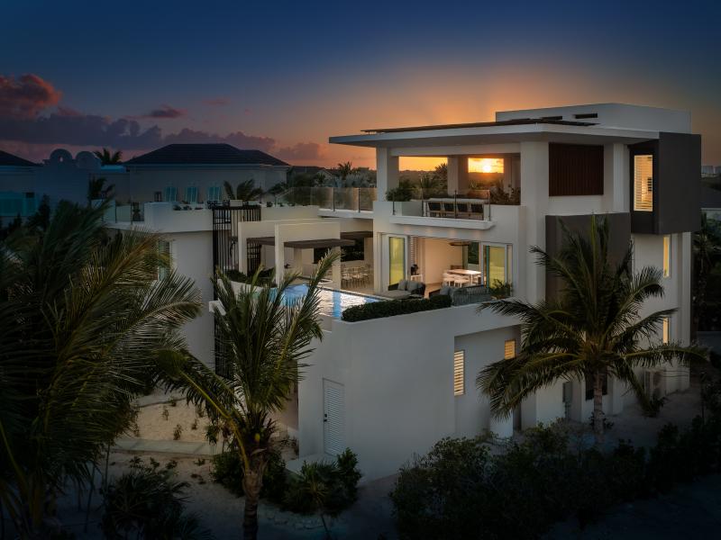 Blue Lagoon , Long Bay , Providenciales  