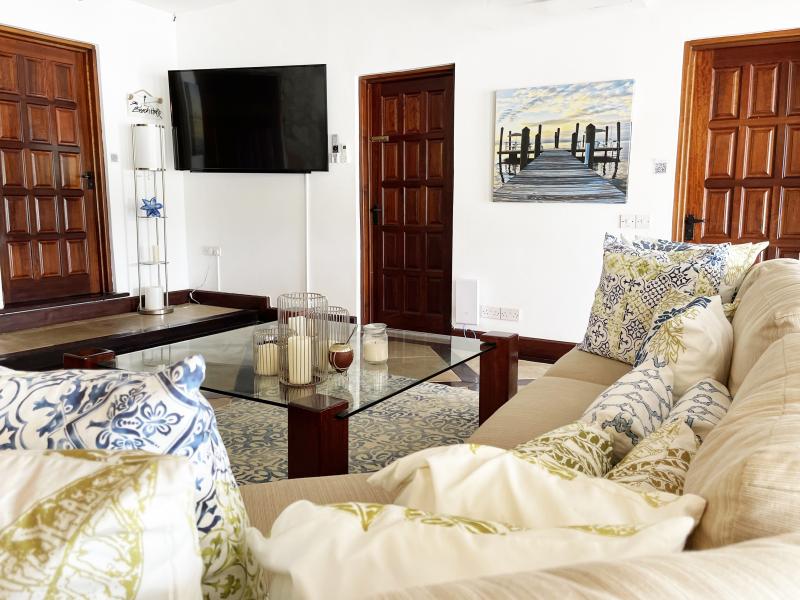 Mount Hartman Estate , L'Ance Aux Epines , Mount Hartman Bay  