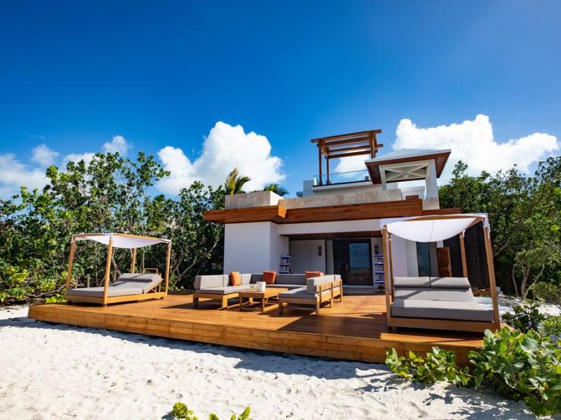 Beach Cake , Grace Bay , Turtle Cove  