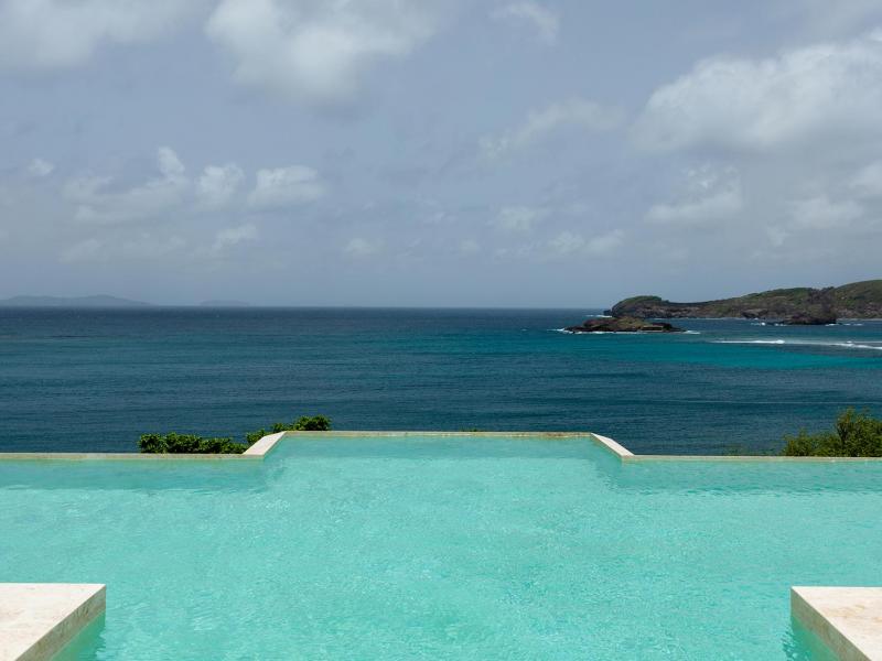 Friendship House , Friendship Bay  