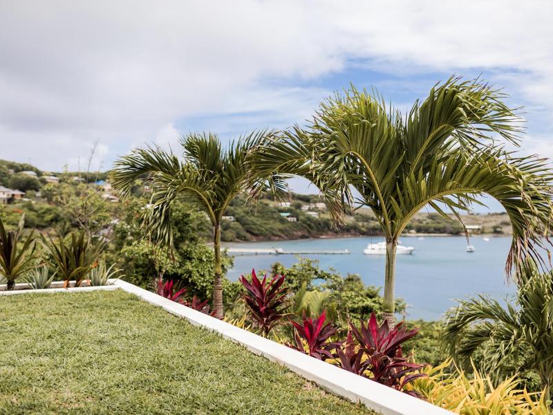 Friendship House , Friendship Bay  