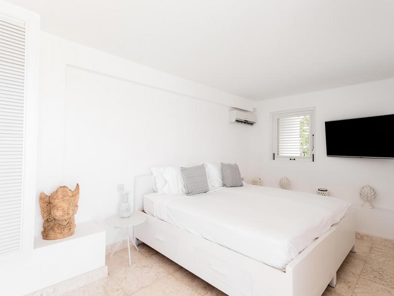 Friendship House , Friendship Bay  