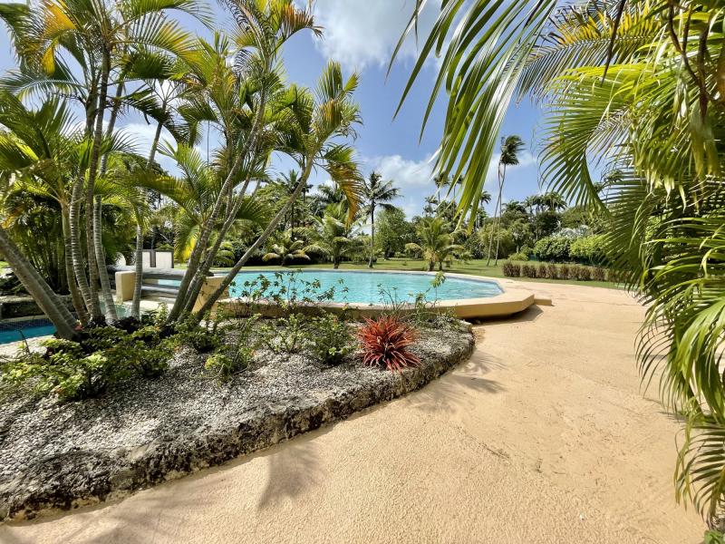 Glitter Bay 102 - 49 Steps  , Beachfront villas Barbados , Glitter Bay , Porters , St James , West Coast Barbados  