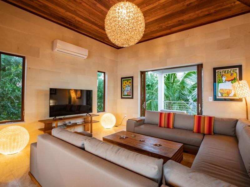 Beach Cake , Grace Bay , Turtle Cove  