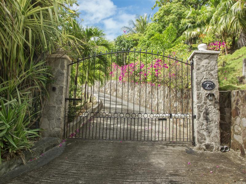 Zephyr Hill , Mount de Cap  