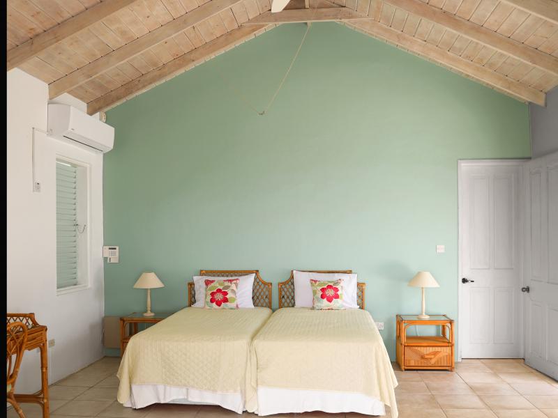 Zephyr Hill , Mount de Cap  